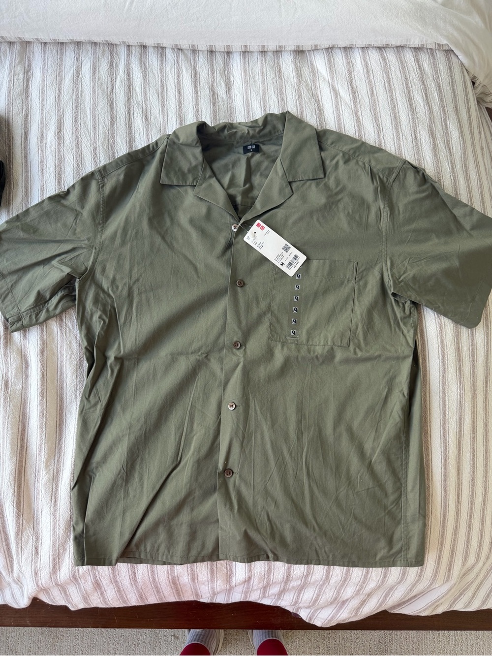Uniqlo Olive Green Short-Sleeve Button-Up Shirt